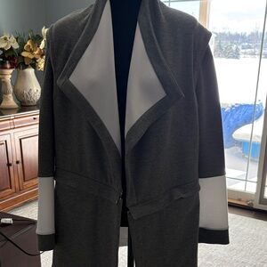 BCBGMAXAZRIA Women's Gray and White Open Front Jacket..